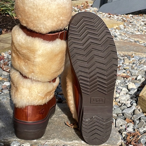 UGG Lilyan Boots - Picture 9 of 15